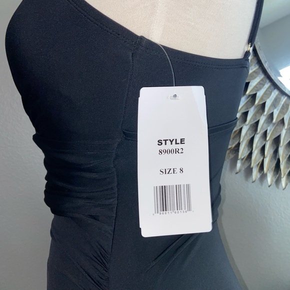 Penbrooke sleek women’s swimwear - Picture 10 of 16